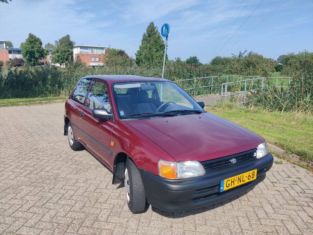 Toyota Starlet 1.3 XLI AUT E2 1993 Rood, Stof, 74 pk, 4 cilinders, Starlet