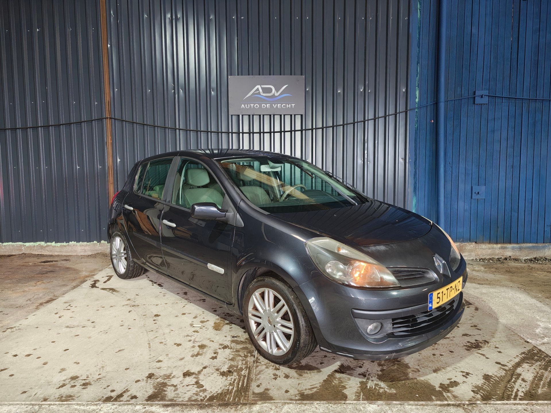 Renault Clio 1.6-16V Initiale AUTOMAAT - 5 DEURS - AIRCO, Auto's, Renault, 535 kg, 4 cilinders, 1165 kg, 112 pk