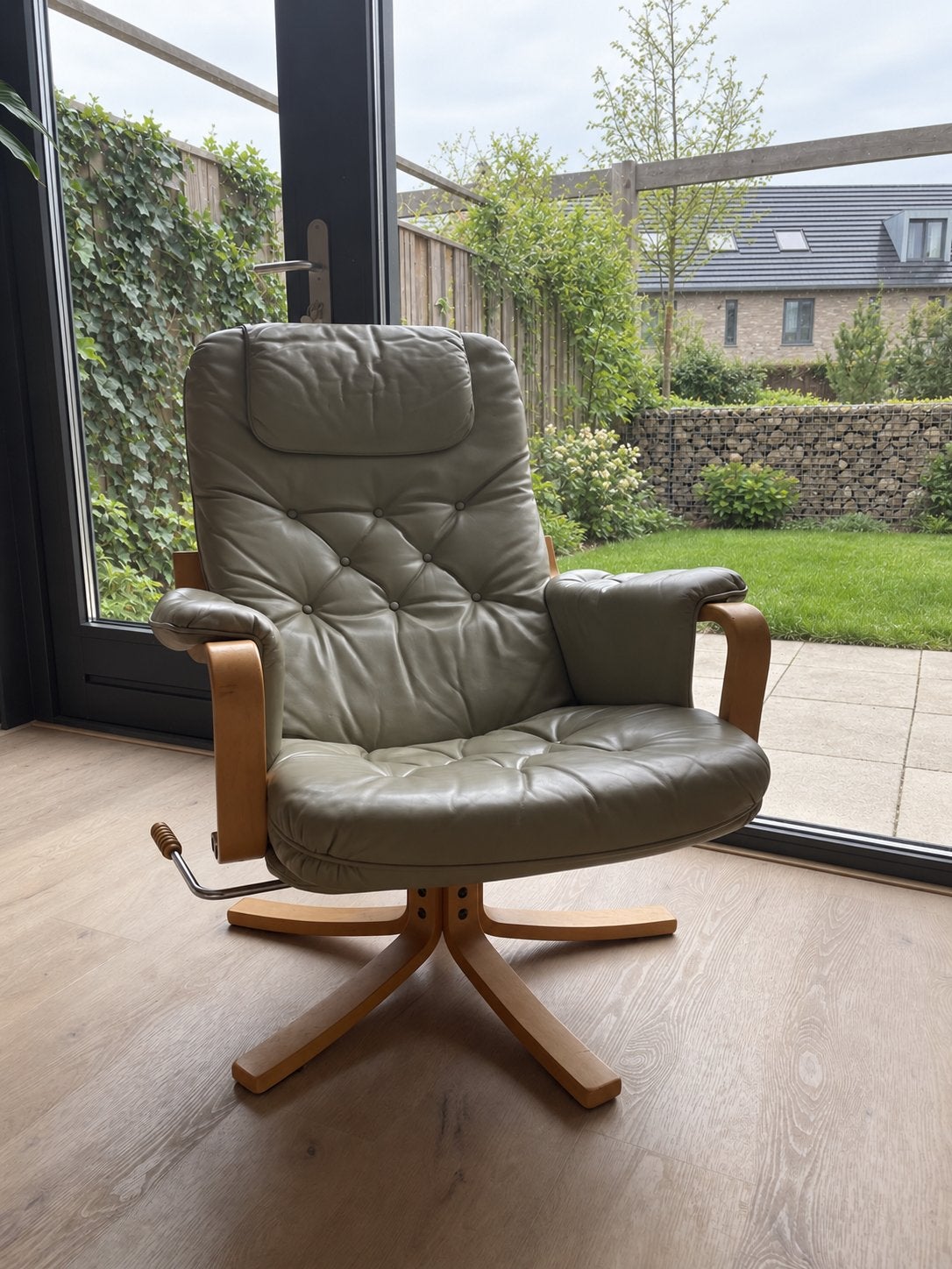 Comfortabele draaibare fauteuil - Groen leer en hout, Gebruikt, Overige kleuren, Ophalen of Verzenden, Eén