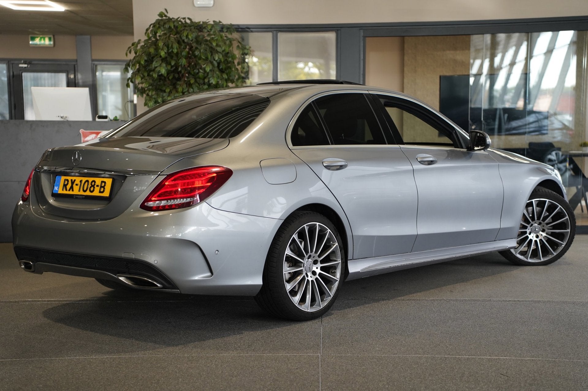 Mercedes-Benz C-klasse 250 DCT AMG Dak Leder Burmester Xenon, Auto's, Automaat, Dealer onderhouden, 4 cilinders, Leder