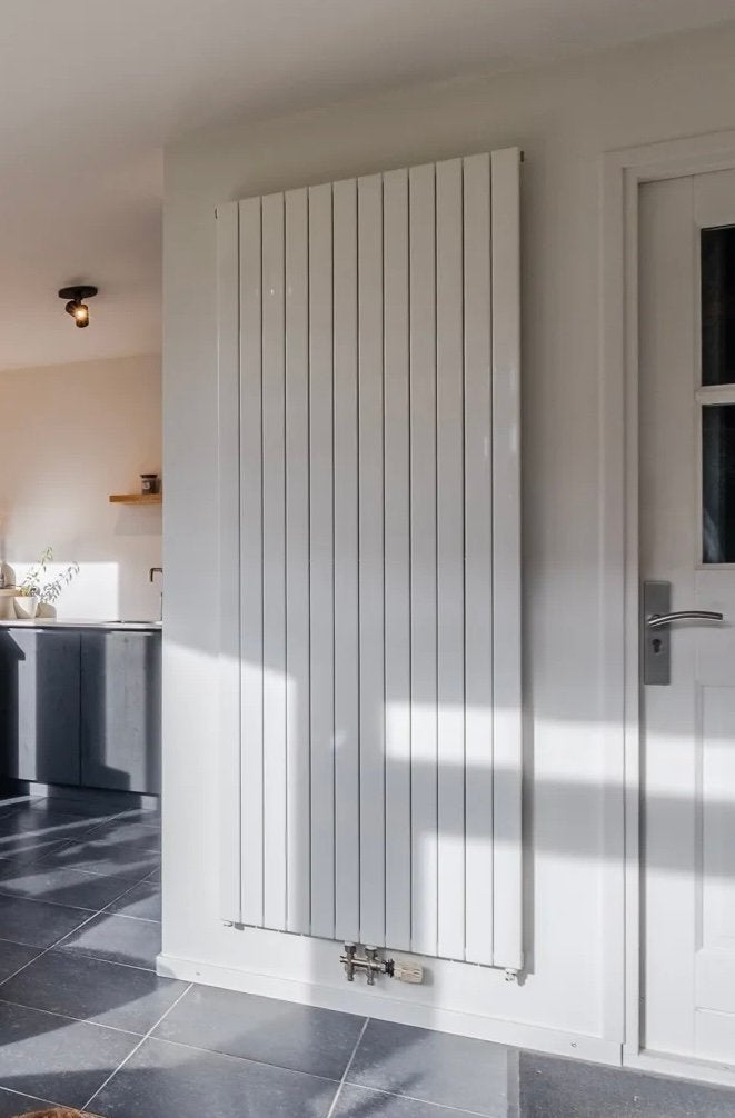 Verticale Designradiator wit, Doe-het-zelf en Verbouw, Verwarming en Radiatoren, Ophalen, Gebruikt, Radiator, 60 tot 150 cm