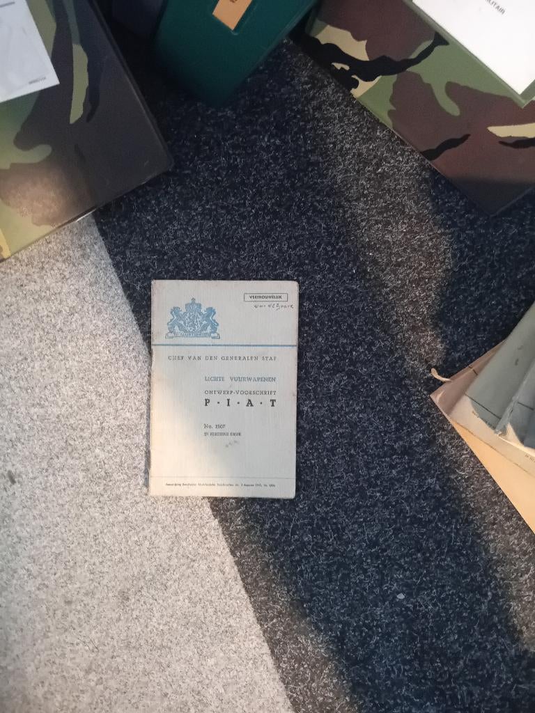 technische handboeken, Verzenden, Zo goed als nieuw, Landmacht, 1945 tot heden