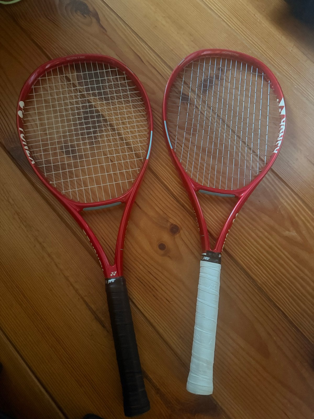 2x Yonex Vcore 98 ruby red (305gr) Tennisracket L3, Ophalen of Verzenden, Gebruikt, Racket