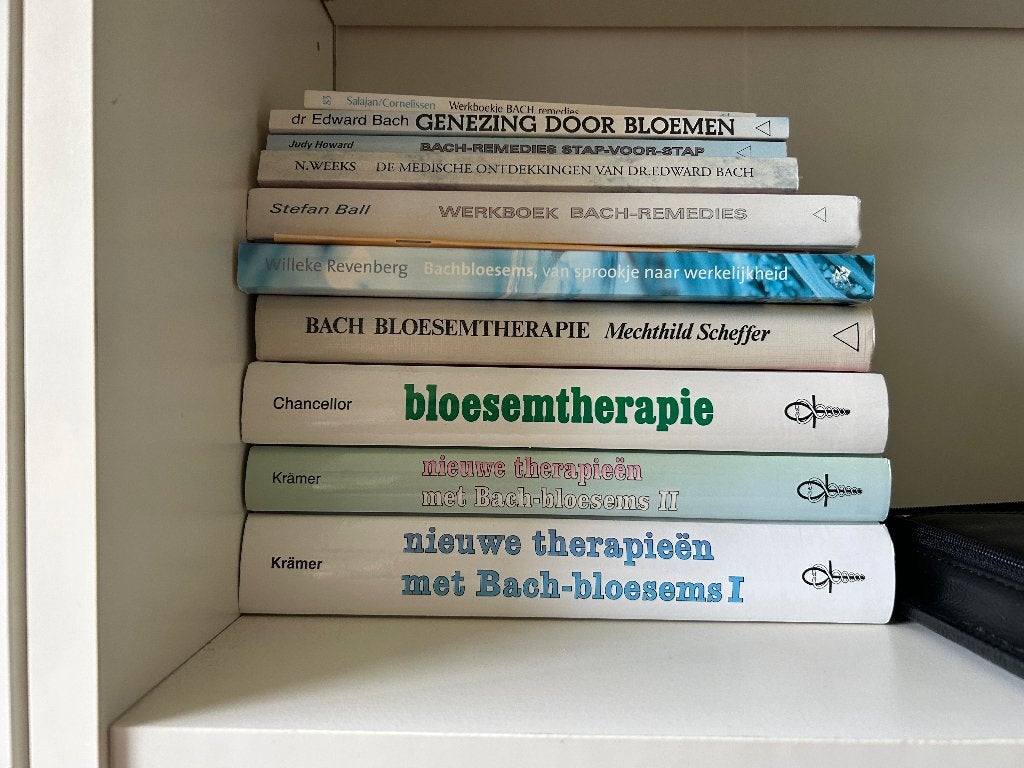 Boeken Bachbloesems 9st, Boeken, Ophalen of Verzenden, Zo goed als nieuw, Overige onderwerpen