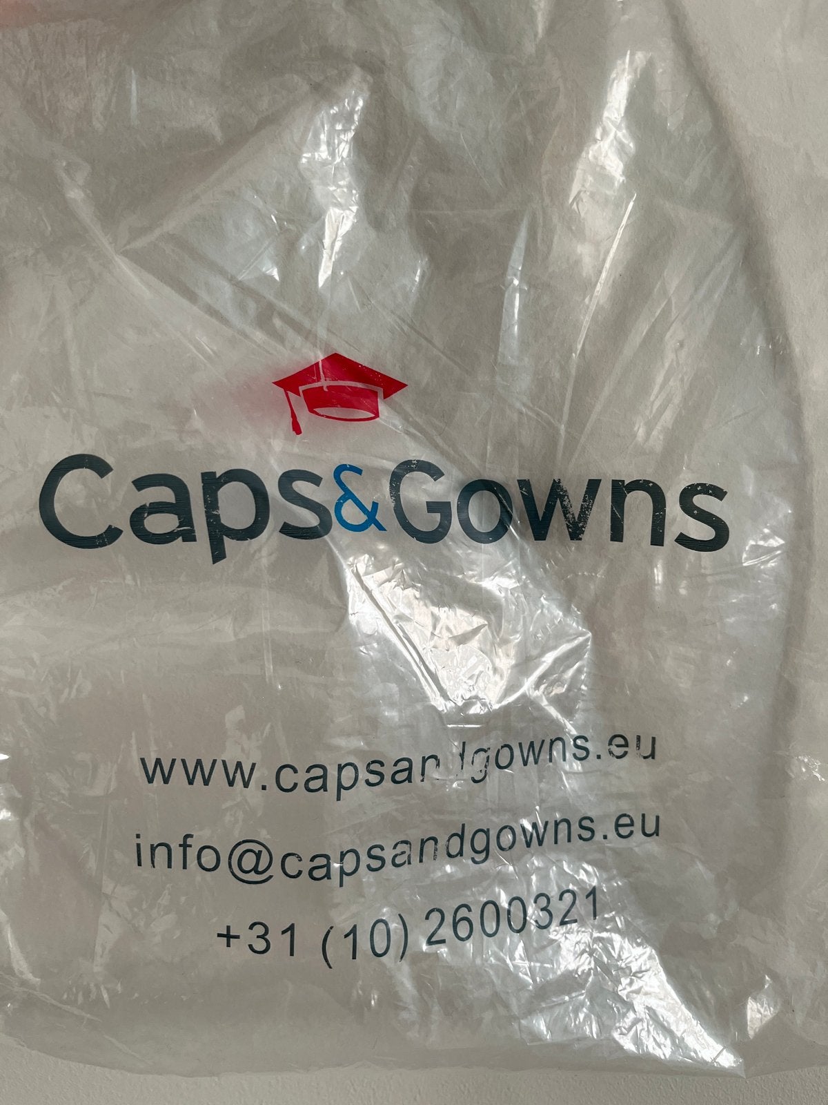Afstudeer toga en baret van Caps&Gowns 10 euro, Maat 38/40 (M), Nieuw, Ophalen of Verzenden, Overige thema's