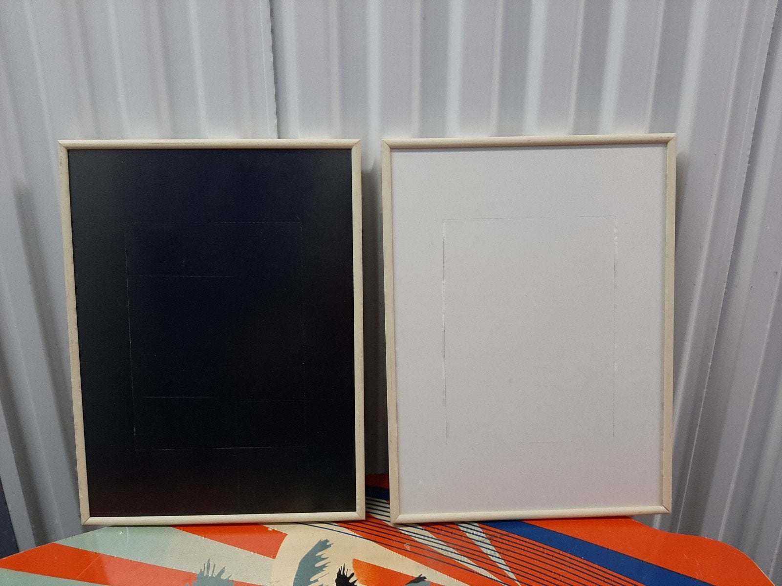 Set van 2 witte fotolijsten met ophangsysteem IKEA style., Kunststof, Gebruikt, Ophalen of Verzenden, Fotolijst