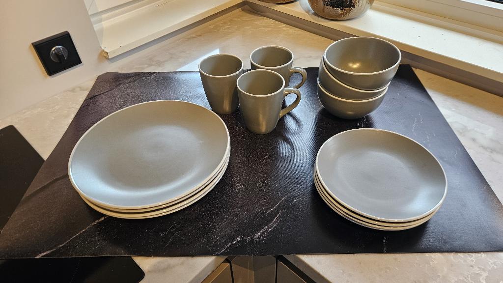 Borden set, Huis en Inrichting, Keuken | Servies, Ophalen, Keramiek, Overige stijlen, Bord(en)