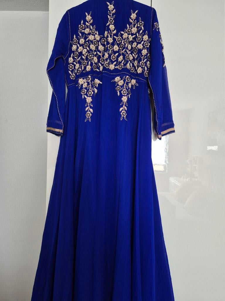 Marokkaanse jurk takshita/ kaftan blauw met goud siersels., Kleding | Dames, Gelegenheidskleding, Ophalen, Zo goed als nieuw, Blauw