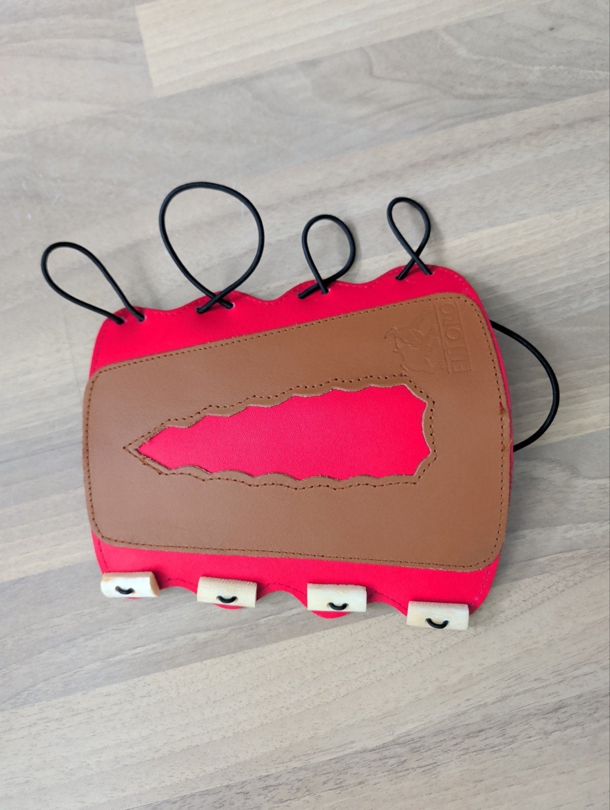 El Toro Armbeschermer voor boogschieten - Rood/Bruin, Ophalen of Verzenden