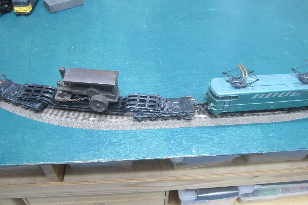 locomotief en een zwaar transport dieplader met stoomwals, Hobby en Vrije tijd, Modeltreinen | H0, Gelijkstroom, Jouef, Ophalen of Verzenden