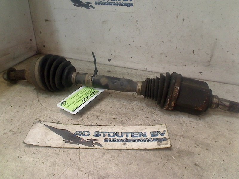 Aandrijfas Links Voor Alfa Romeo 159 Sportwagon (939BX) 2009, Auto-onderdelen, Stellantis Europe S.p.A, Gebruikt, IPC D1-09 Bahnhofsplatz, Rüsselsheim am Main 65423, , Duitsland