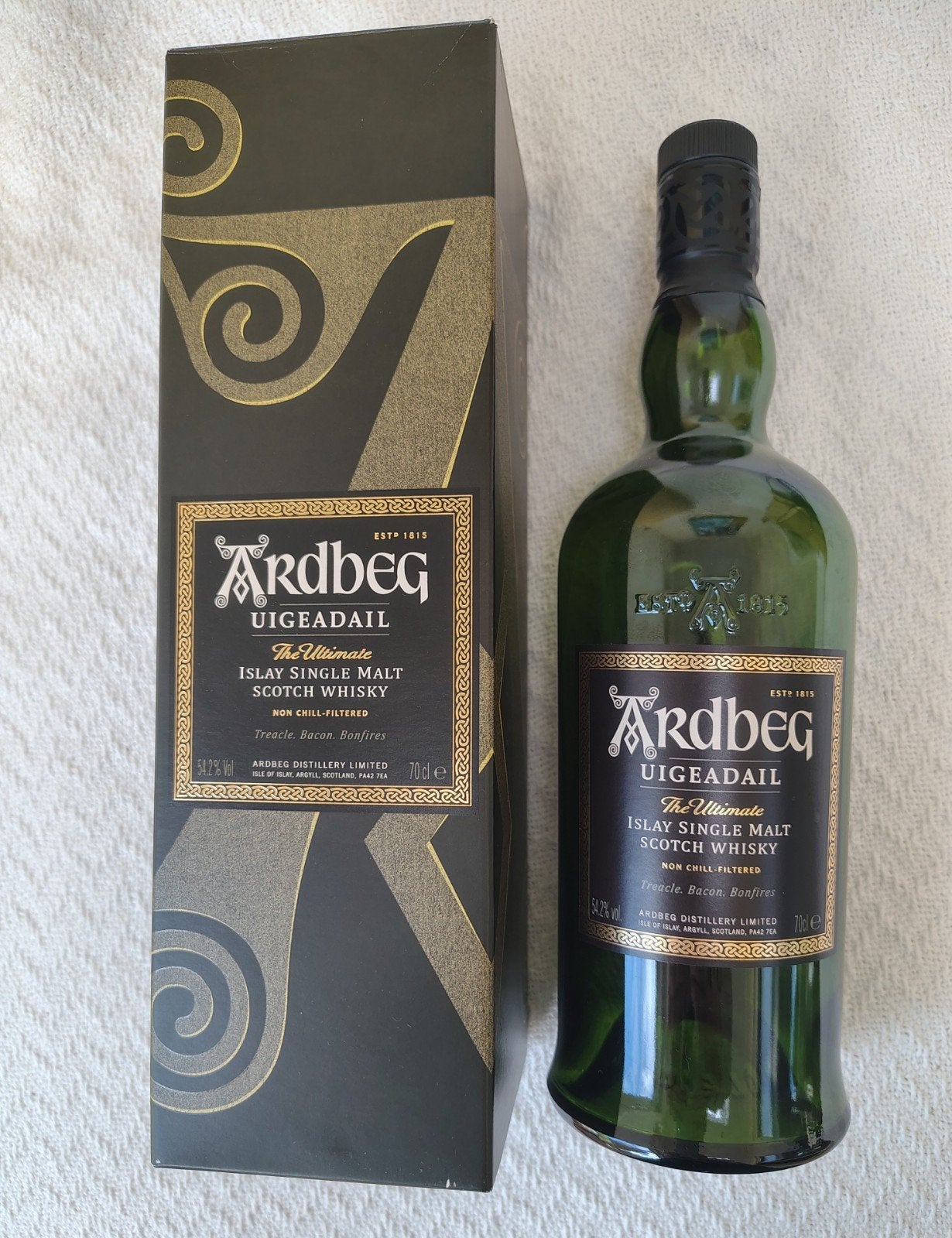 Lege fles en doos Ardbeg Uigeadail whisky, Verzamelen, Ophalen of Verzenden, Zo goed als nieuw, Verpakking