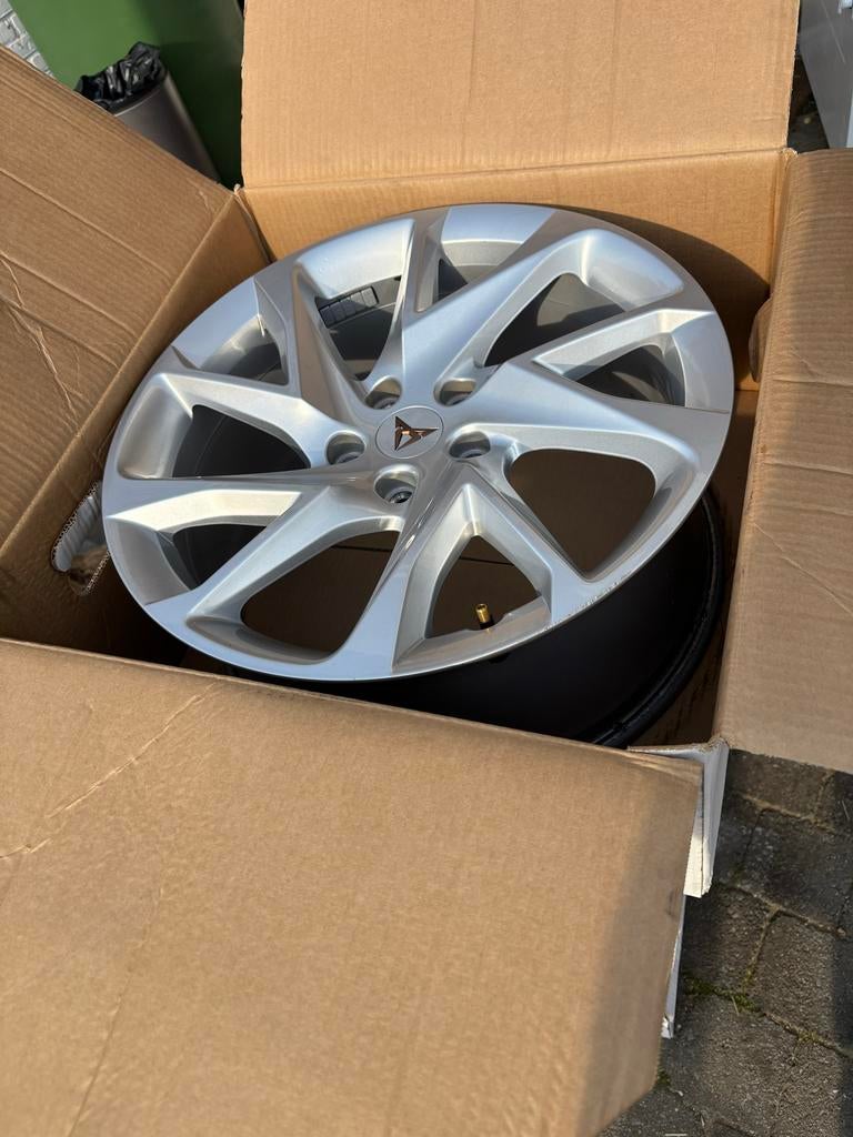Originele Cupra Formentor velgen - 18 inch, Auto-onderdelen, Banden en Velgen, Ophalen, 18 inch, Overige, Gebruikt