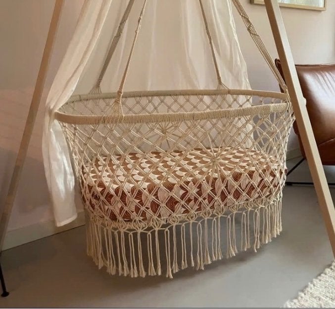 Hangwieg macramé incl matras en hemeltje z.g.a.n., Kinderen en Baby's, Ophalen, Zo goed als nieuw, Wieg