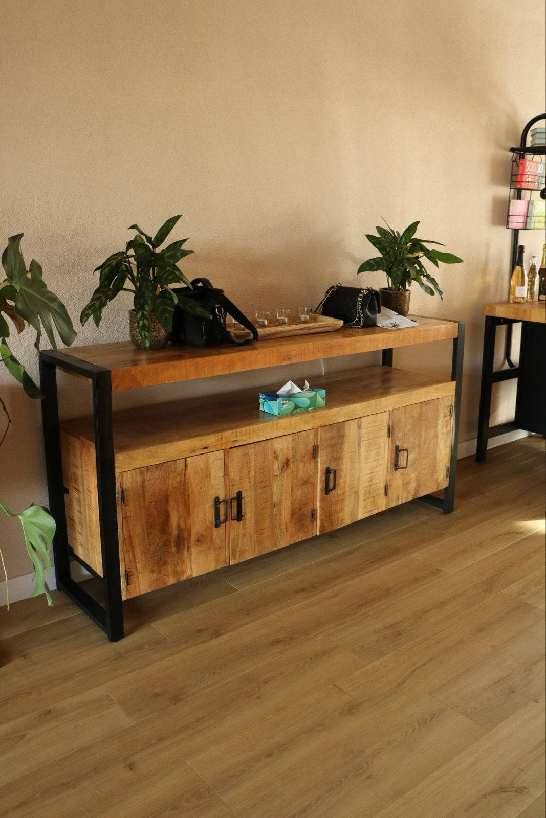 Vitrinekast van mangohout met metalen frame, Minder dan 50 cm, Mango, Zo goed als nieuw, Minder dan 100 cm