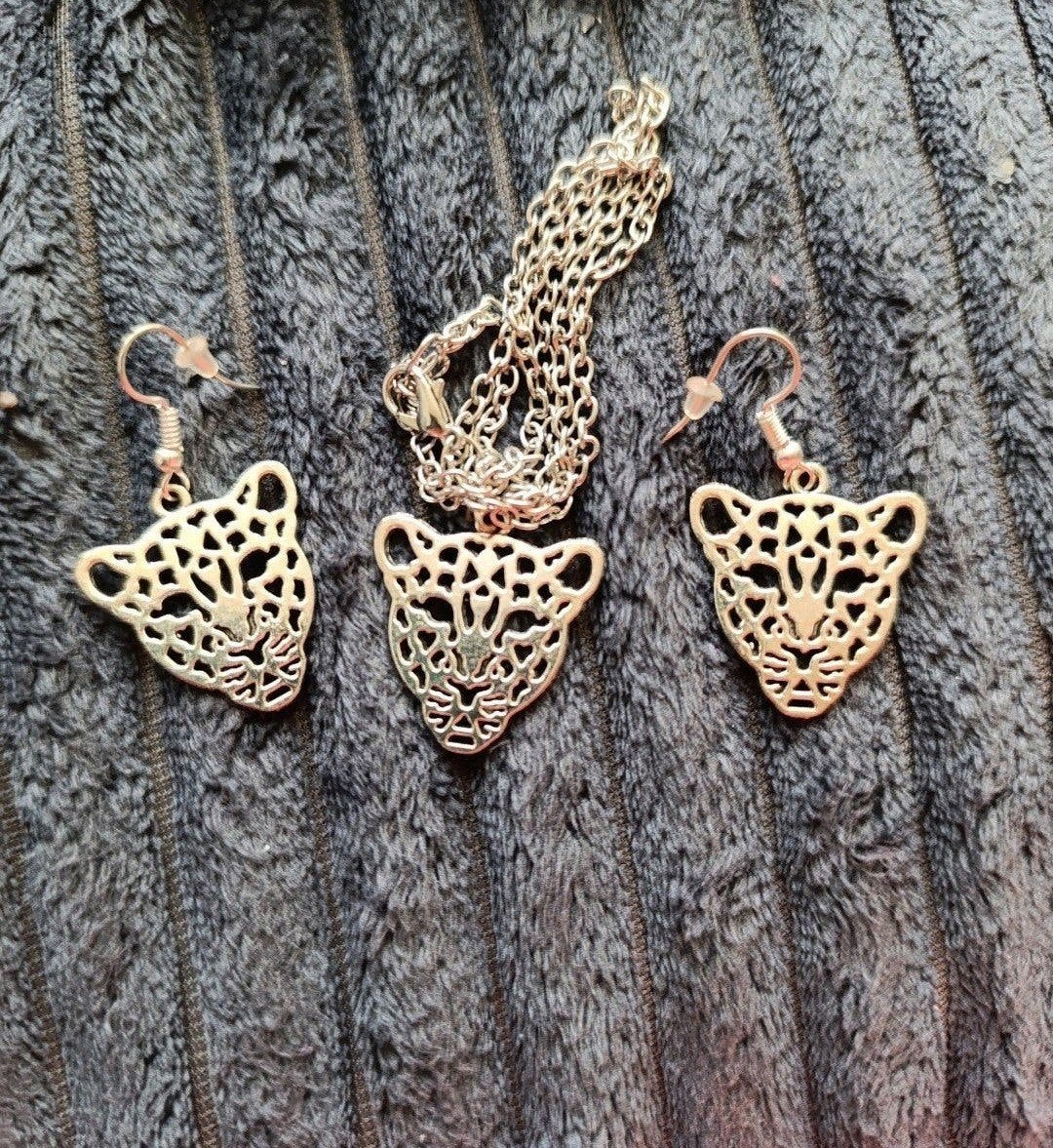 ketting en oorbellen tijger, Verzenden, Nieuw, Zilver, Met hanger