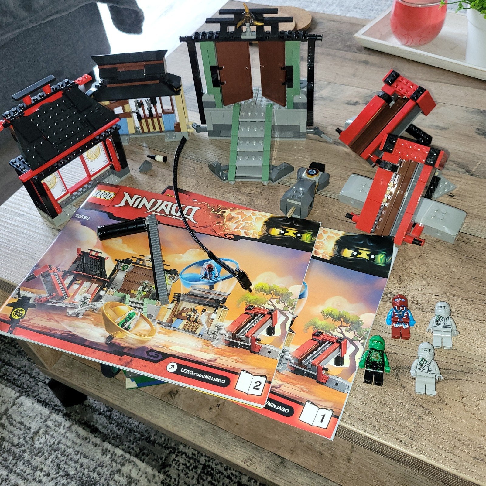 Lego Ninjago 70590 - Niet compleet en mist 1 minifigure, Gebruikt, Lego, Ophalen of Verzenden, Inclusief instructies