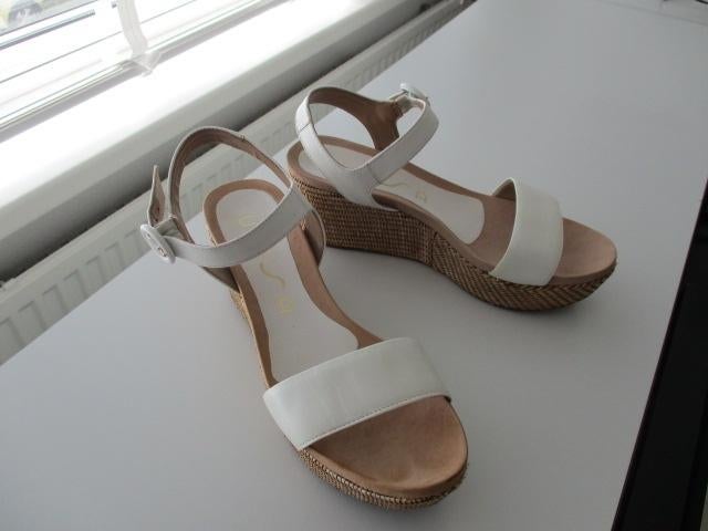 Unisa sandalen met sleehak maat 40, Wit, Nieuw, Unisa, Sandalen of Muiltjes