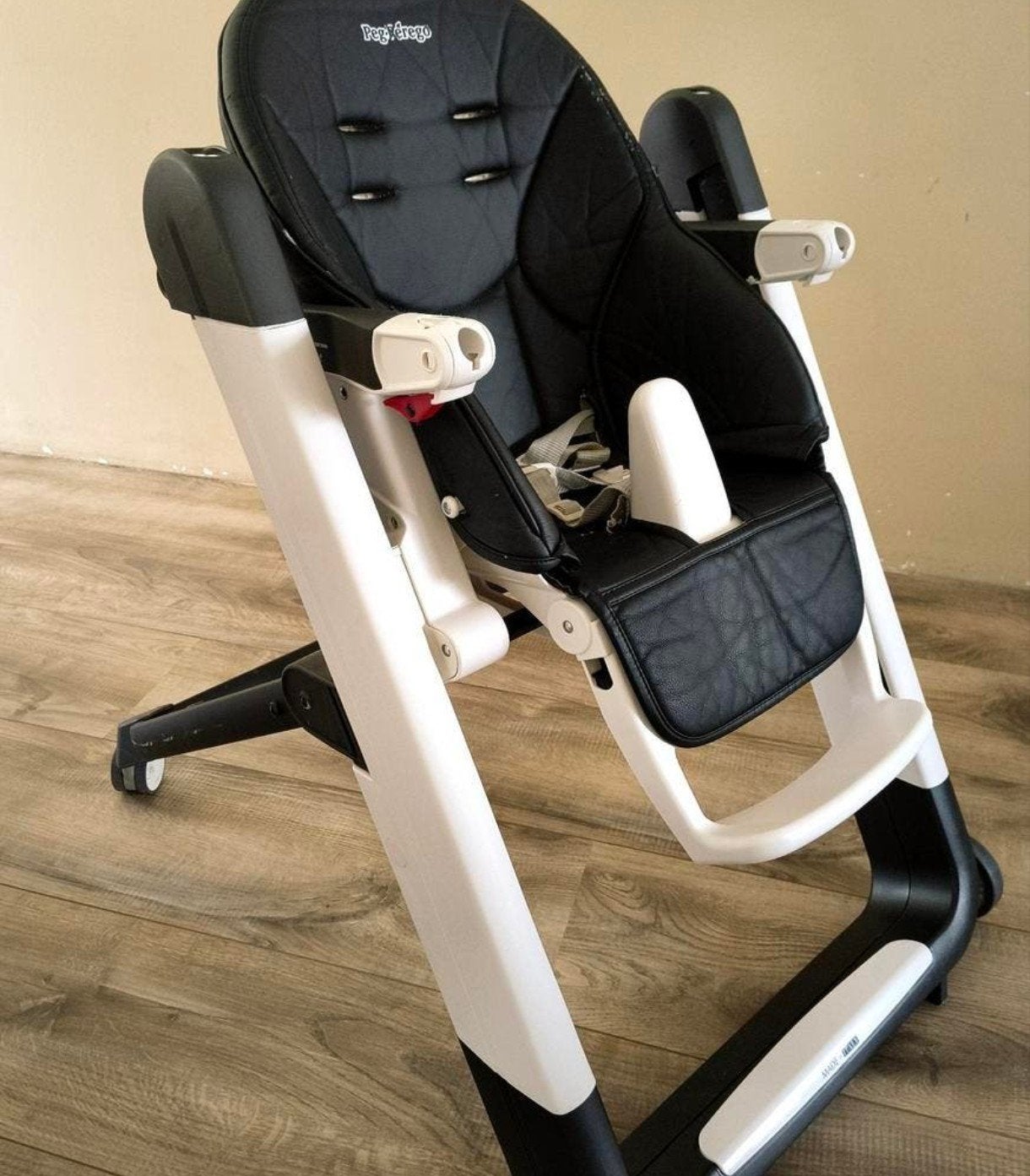 Peg Perego Siesta Eetstoel Zwart/Wit - Inklapbaar + Dienblad, Ophalen, Gebruikt, Meegroeistoel, Gordel(s)