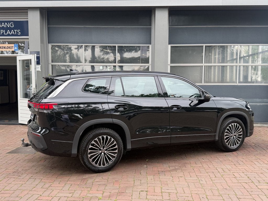 Volkswagen Tayron 1.5 eHybrid Life Edition Bj 2025 km 25.000, Auto's, Stof, 4 cilinders, 1848 kg, Zwart