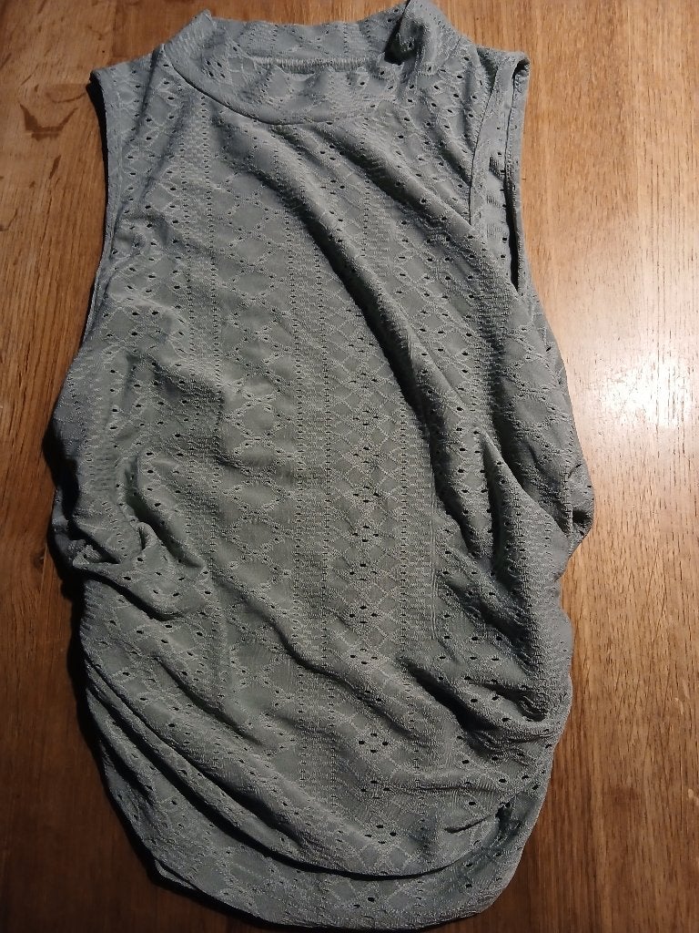 Groene top maat 40, Kleding | Dames, Tops, Maat 38/40 (M), Ophalen of Verzenden, Zonder mouw, Gedragen