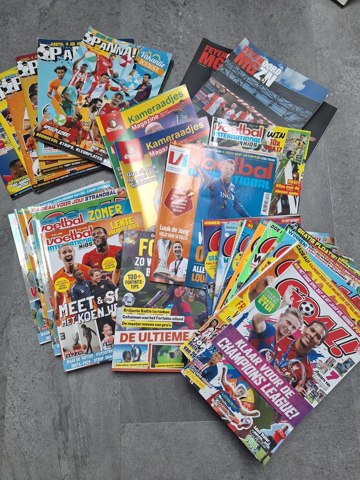Grote collectie voetbal- en jeugdmagazines 2019-2020, Ophalen of Verzenden, Gelezen, Sport en Vrije tijd