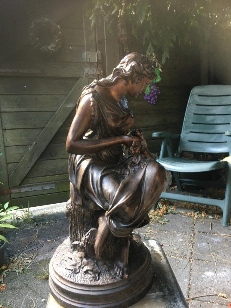 Beeld van Vrouw met hert.Gebronst Terra Cotta., Ophalen, Gemerkt, Steen of Keramiek, Beeld