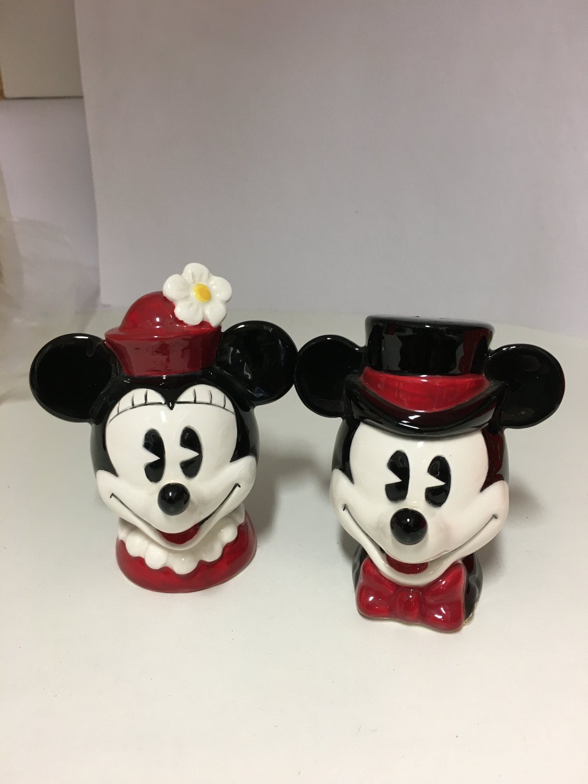 Enesco Disney Peper en Zoutstel Mickey and Minnie, Verzamelen, Disney, Ophalen of Verzenden, Mickey Mouse, Nieuw, Beeldje of Figuurtje
