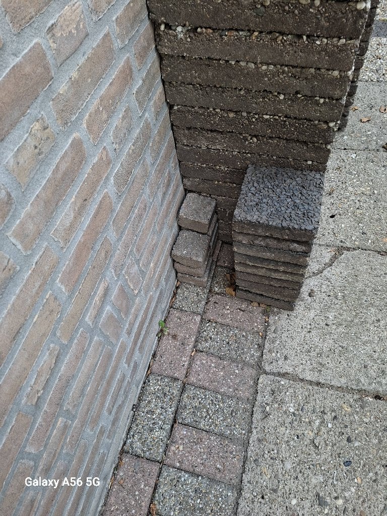 Gebruikte betontegels en klinkers voor tuin of oprit, Tuin en Terras, Tegels en Klinkers, Ophalen, Gebruikt, Klinkers, 10 m² of meer