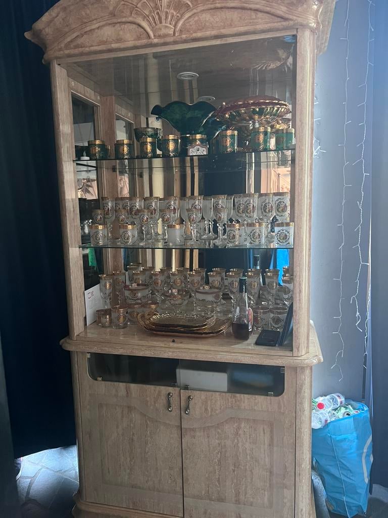 servieskast en twee nachtkastjes., Huis en Inrichting, Ophalen of Verzenden, Zo goed als nieuw