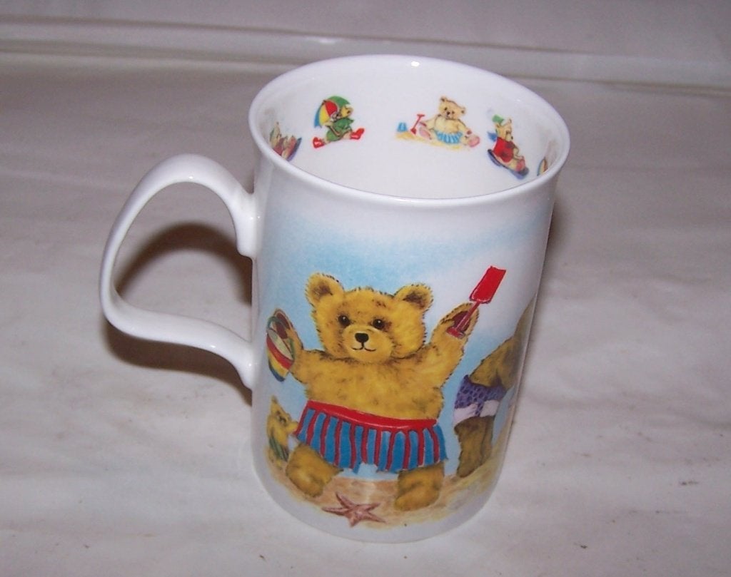 Prachtige porseleinen mok Playtime Teddy by Roy Kirkham. Nws, Huis en Inrichting, Keuken | Servies, Overige merken, Ophalen of Verzenden