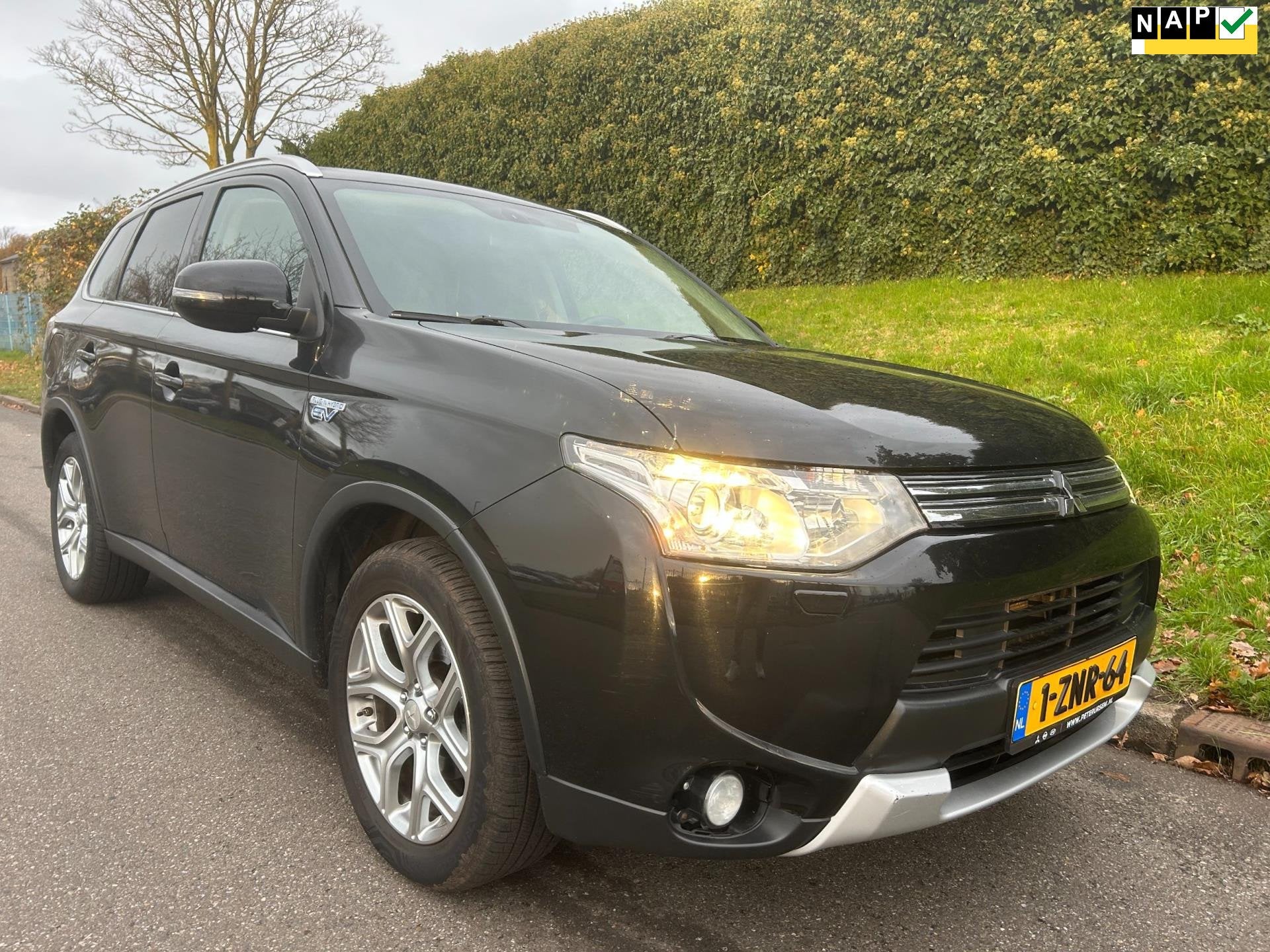 Mitsubishi Outlander 2.0 PHEV X-Line - Navi - Camera - PDC, Auto's, 4 cilinders, Leder en Stof, Zwart, Hybride Elektrisch/Benzine