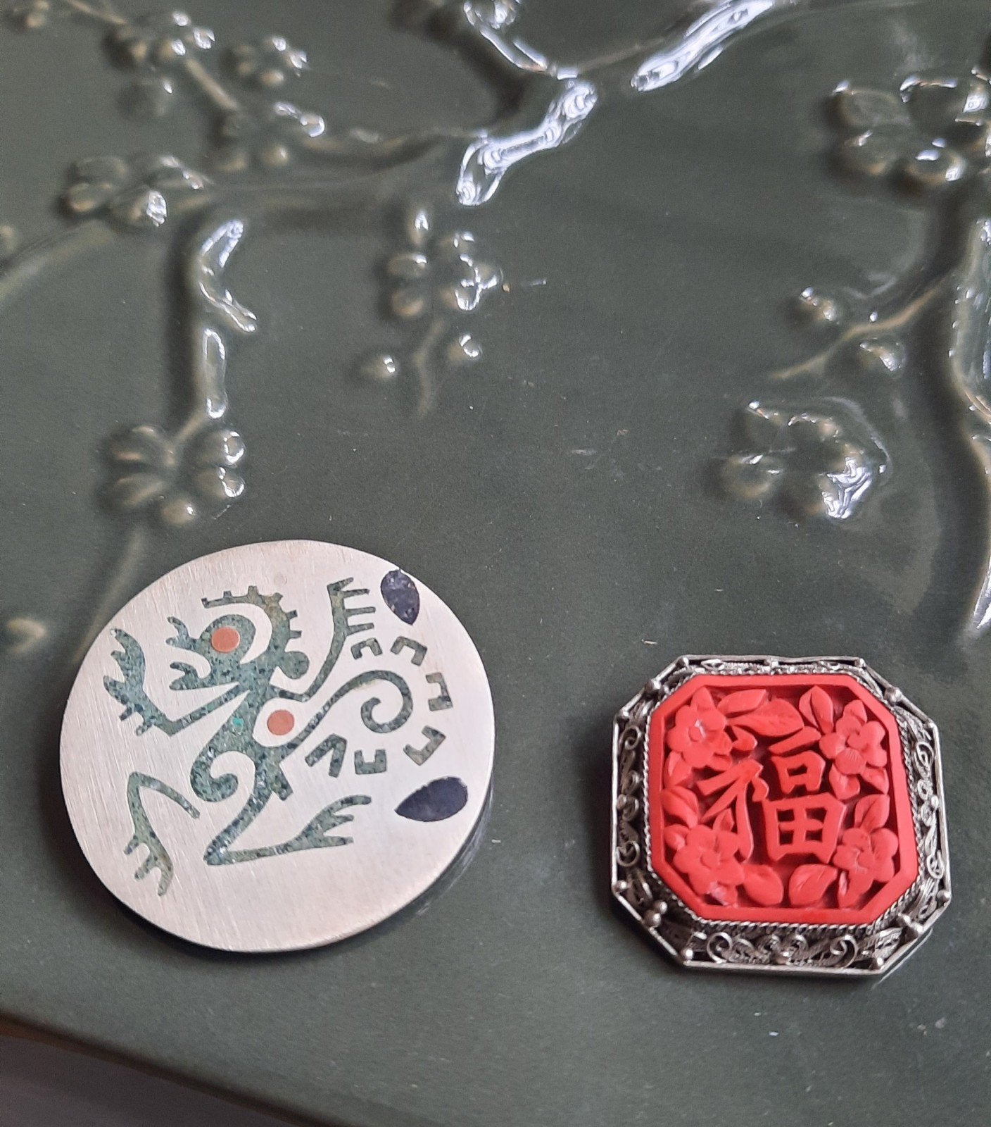 Twee zilveren broches 1 chinees, 1 Mexico, 4 tot 7 cm, Ophalen of Verzenden, Zo goed als nieuw, Zilver