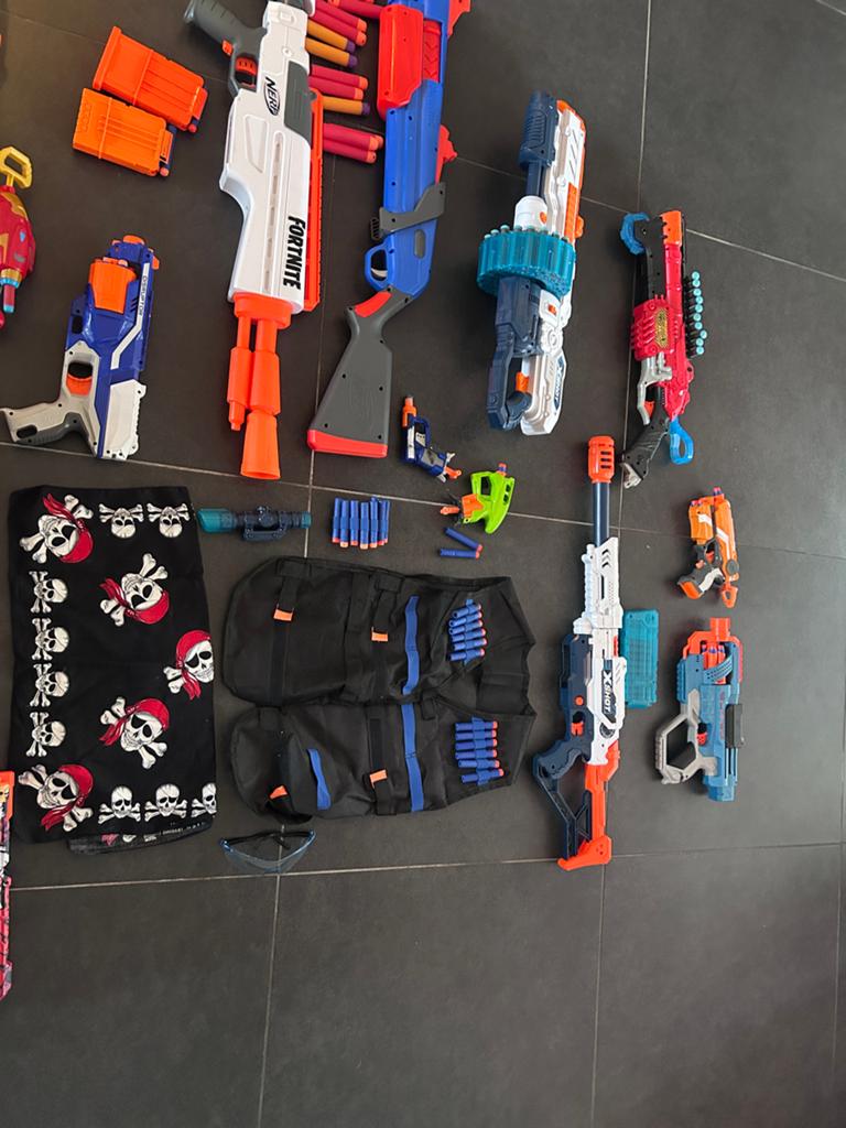 Grote Nerf Blaster Collectie met Accessoires, Ophalen, Zo goed als nieuw
