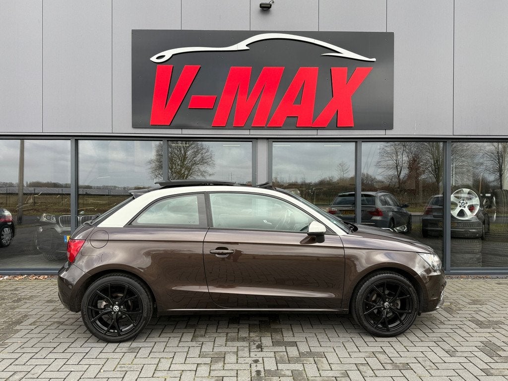 Audi A1 1.2 TFSI Attraction 48 DKM Panorama Navi Stoelvw PDC, Auto's, Audi, Voorwielaandrijving, Euro 5, Zwart, 4 cilinders