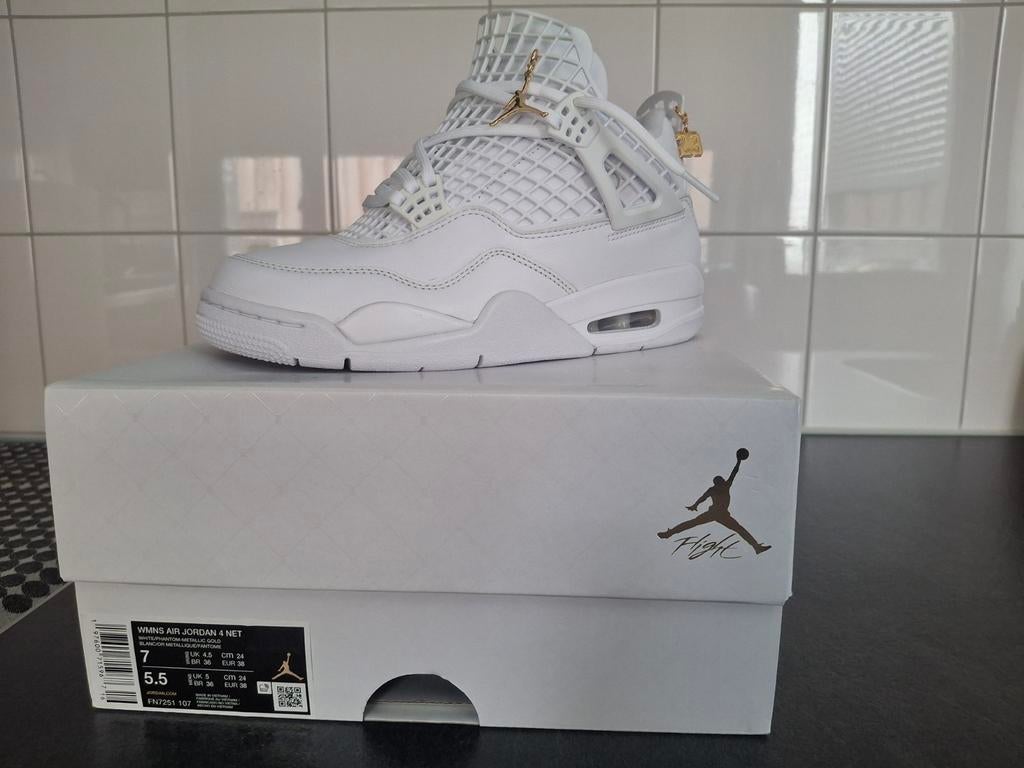 Nike Air Jordan 4 Retro 'White and Gold' sneakers, Kleding | Dames, Schoenen, Wit, Nieuw, Sneakers of Gympen, Ophalen