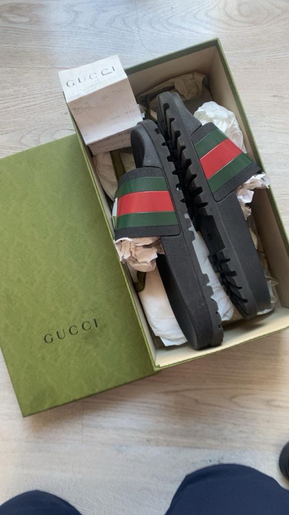 Gucci slipper rubber orgineel, Ophalen of Verzenden, Zo goed als nieuw, Zwart, Sneakers of Gympen