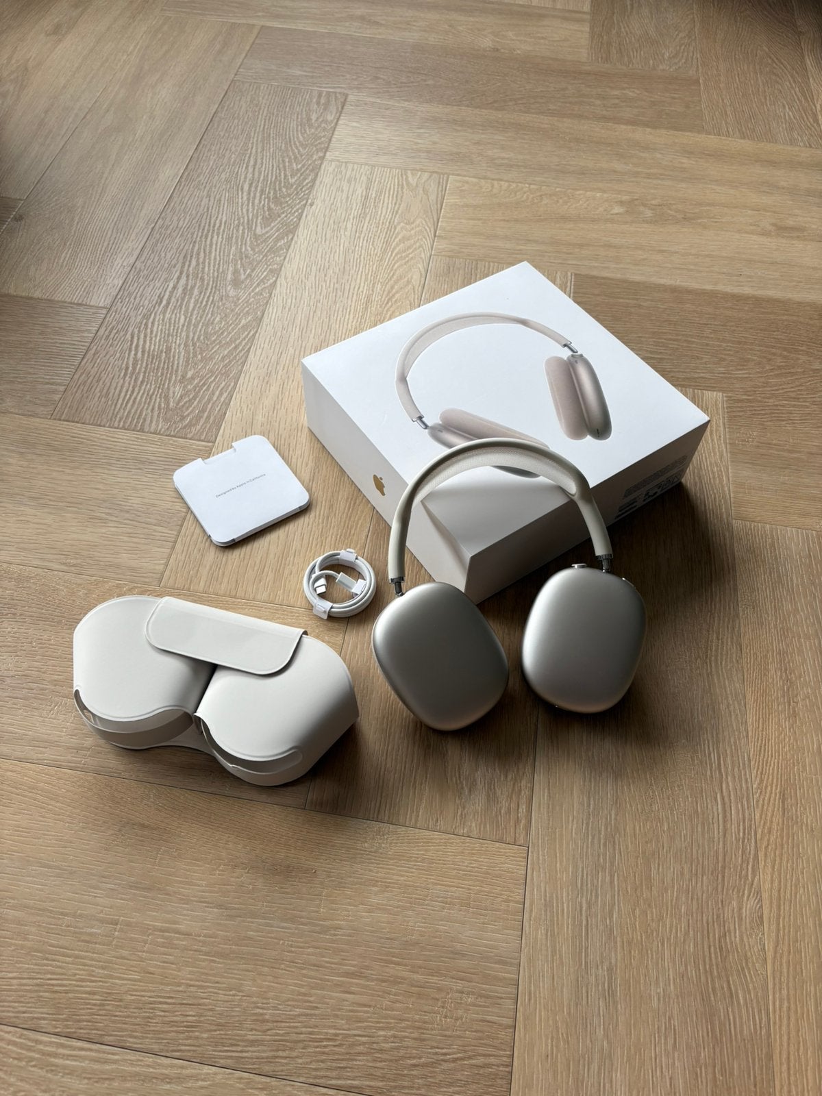Apple Airpods Max • Starlight / Beige
