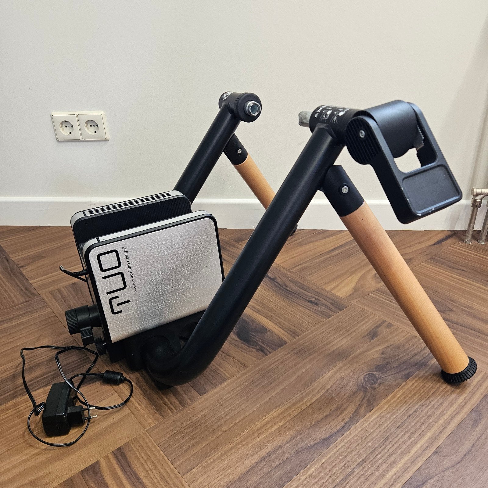 Elite Tuo Smart Fietstrainer Roltrainer Indoor Trainer, Ophalen of Verzenden, Zo goed als nieuw, Overige typen