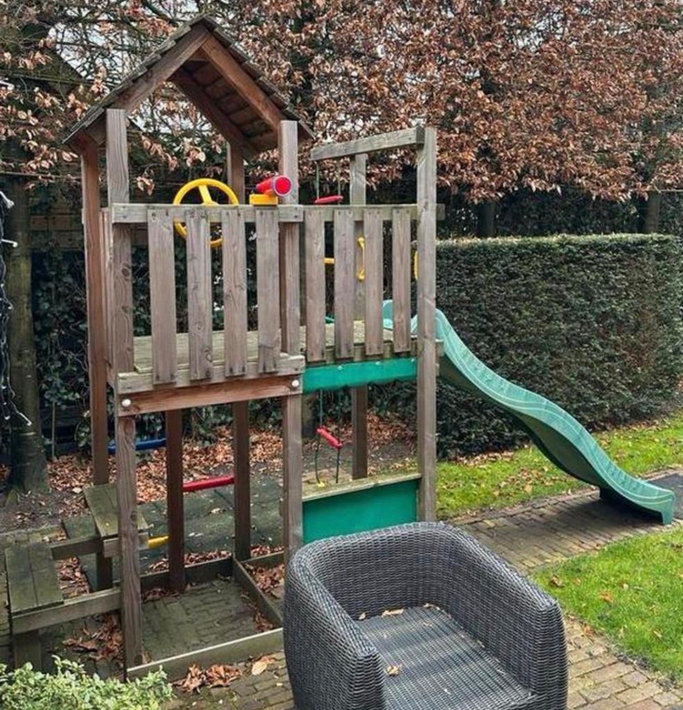 Jungle Gym speelhuisje met glijbaan (3,5jaar oud, als nieuw), Ophalen, Gebruikt, Hout