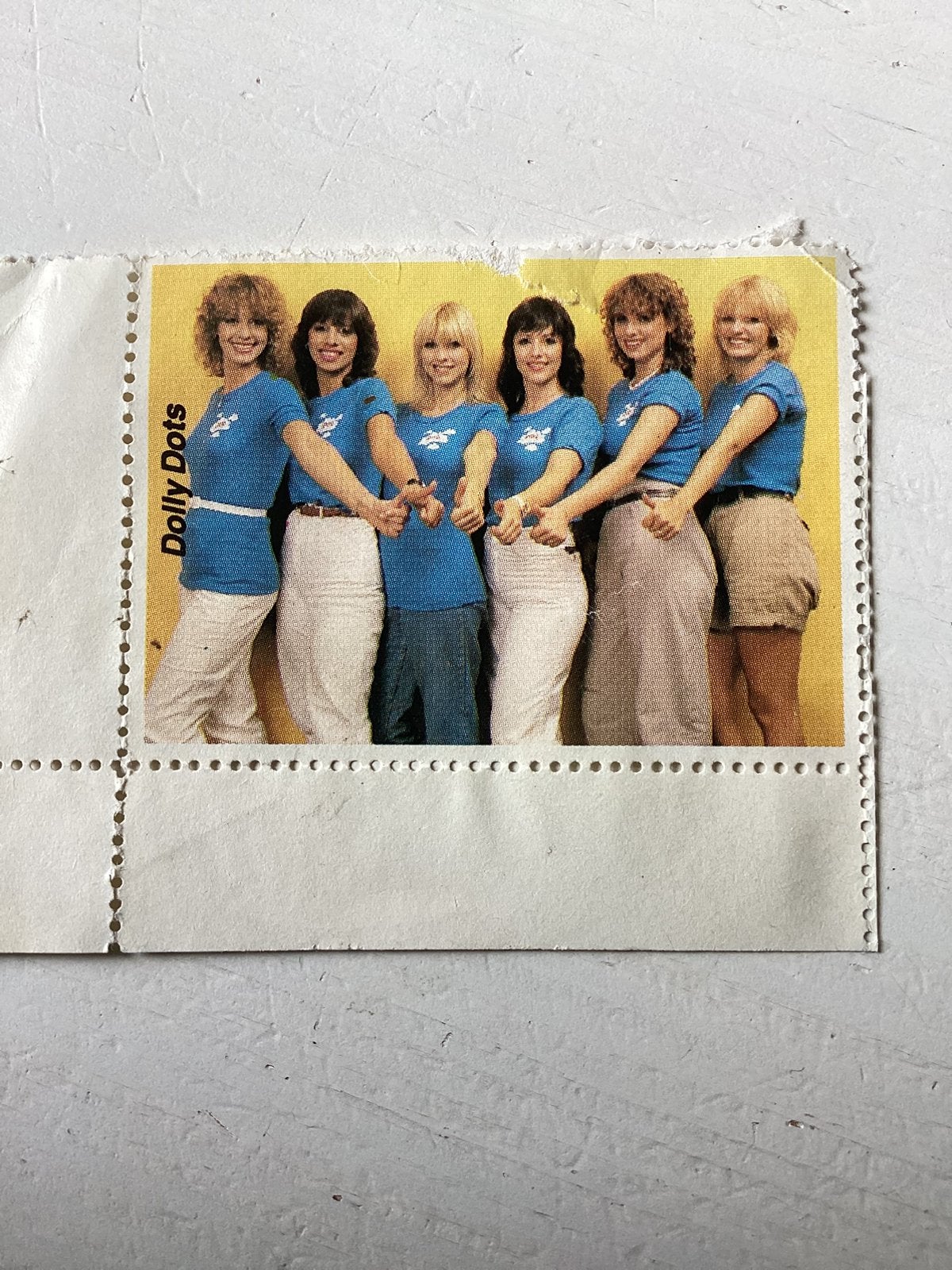 Oude zegel Dolly Dots (jaren 80), Verzamelen, Verzenden, Zo goed als nieuw, Foto of Kaart