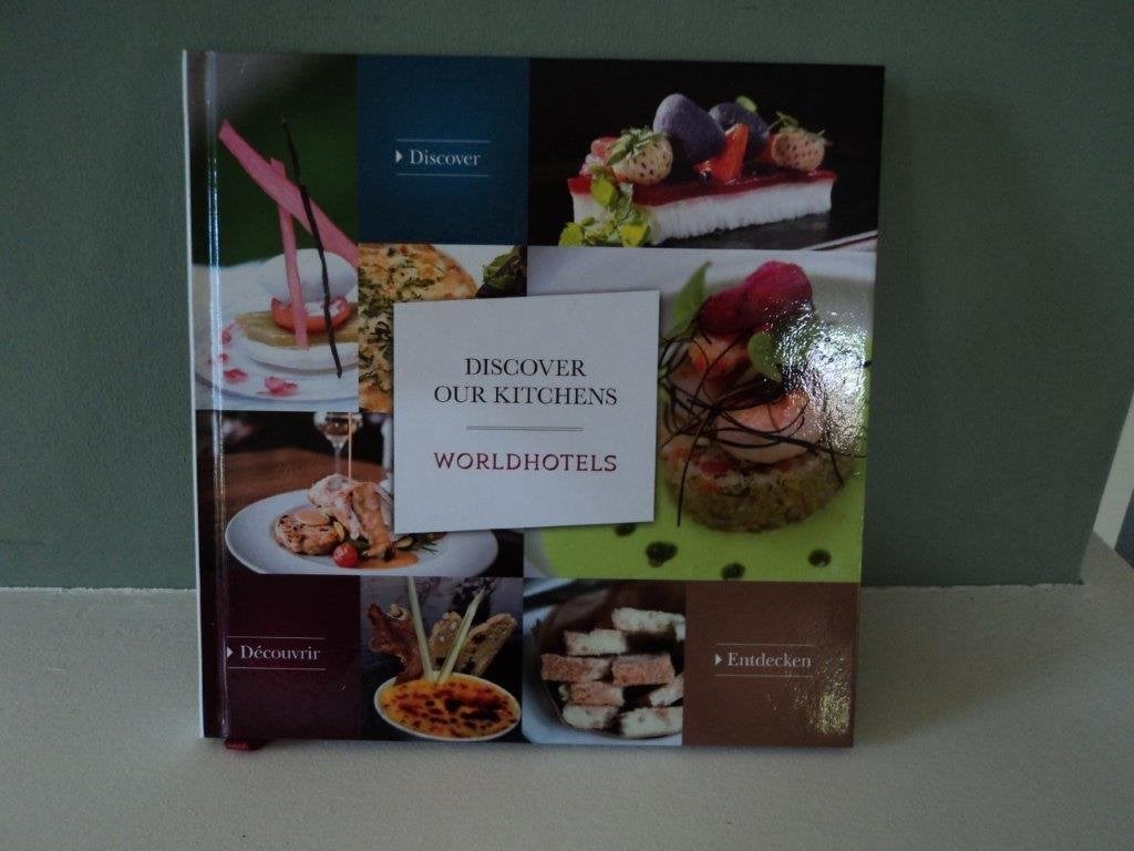 Discover our kitchens (world hotels), Ophalen of Verzenden, Zo goed als nieuw, Azië en Oosters
