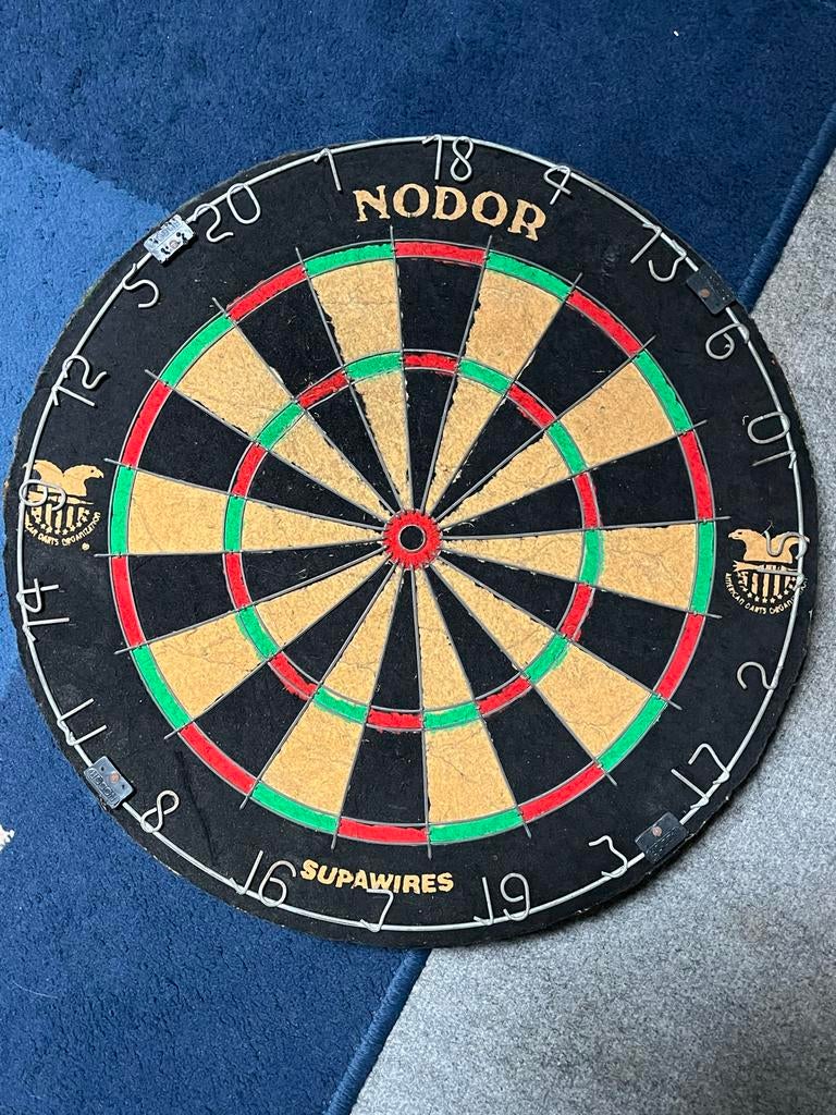 Nodor Dartbord - 45 cm doorsnee, Sport en Fitness, Darts, Ophalen of Verzenden, Gebruikt, Dartbord
