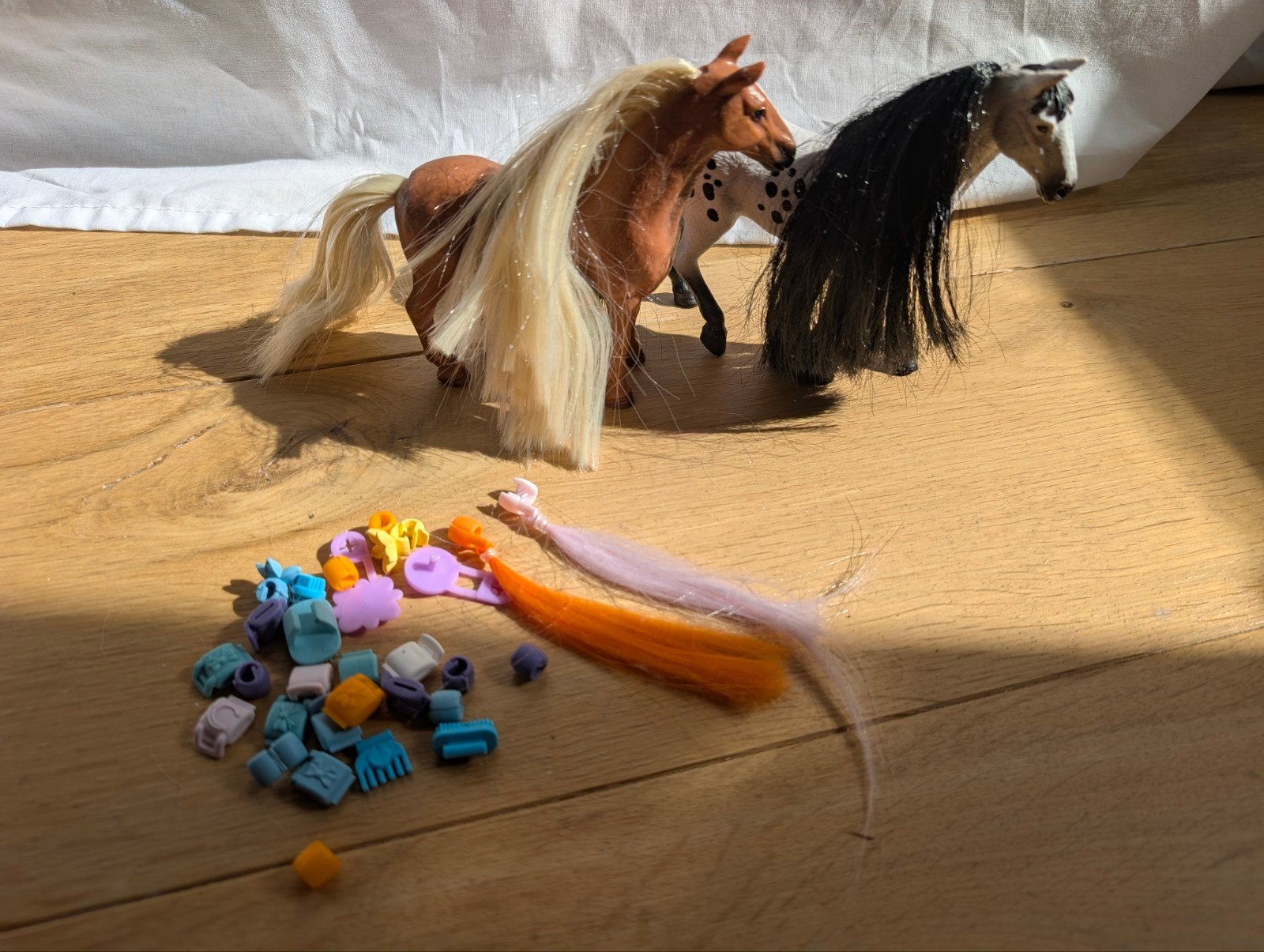 Schleich paarden met verwisselbaar haar en accessoires, Ophalen of Verzenden, Zo goed als nieuw, Meisje