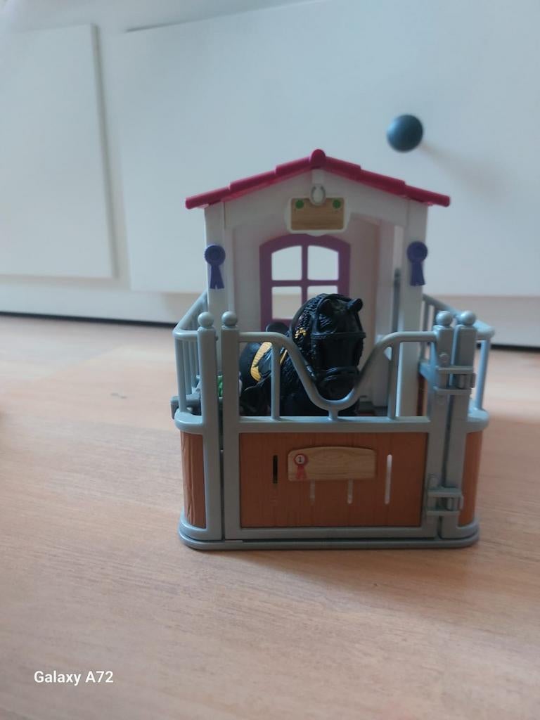 Schleich Fries met stal en ruiter., Verzenden, Zo goed als nieuw, Metaal of Blik, Overige thema's