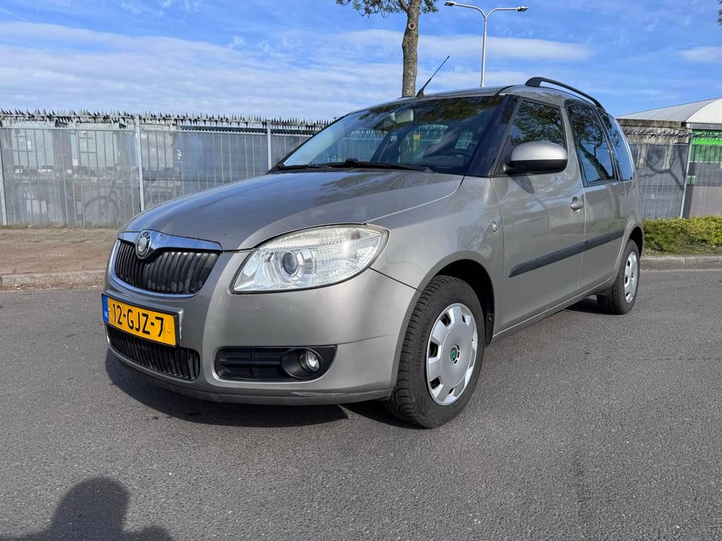 Skoda Roomster 1.4 16V 63KW Scout 2008 Beige, Auto's, Voorwielaandrijving, 4 cilinders, Roomster, Origineel Nederlands