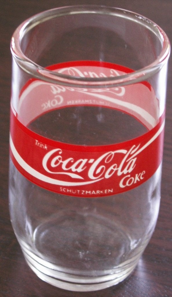 Klein Duits Coca Cola glas rode band trink coca-cola Coke, Verzamelen, Ophalen of Verzenden, Nieuw, Bierglas