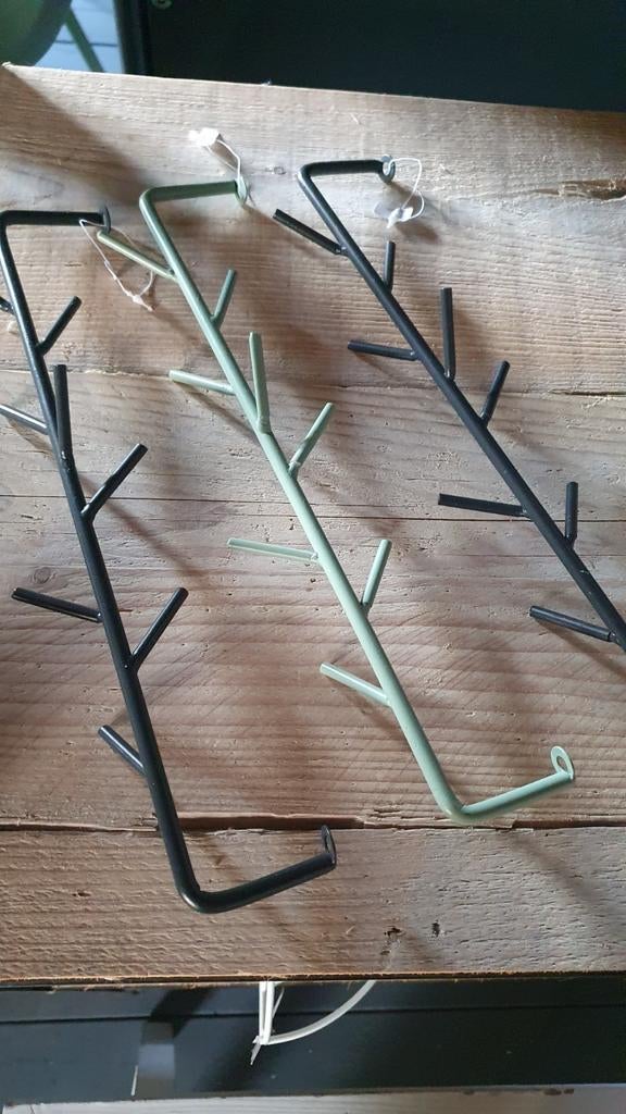 Leuke Scandinavische kapstokjes - 2 zwart, 1 groen, Ophalen of Verzenden, Gebruikt, Metaal, Wandhaken