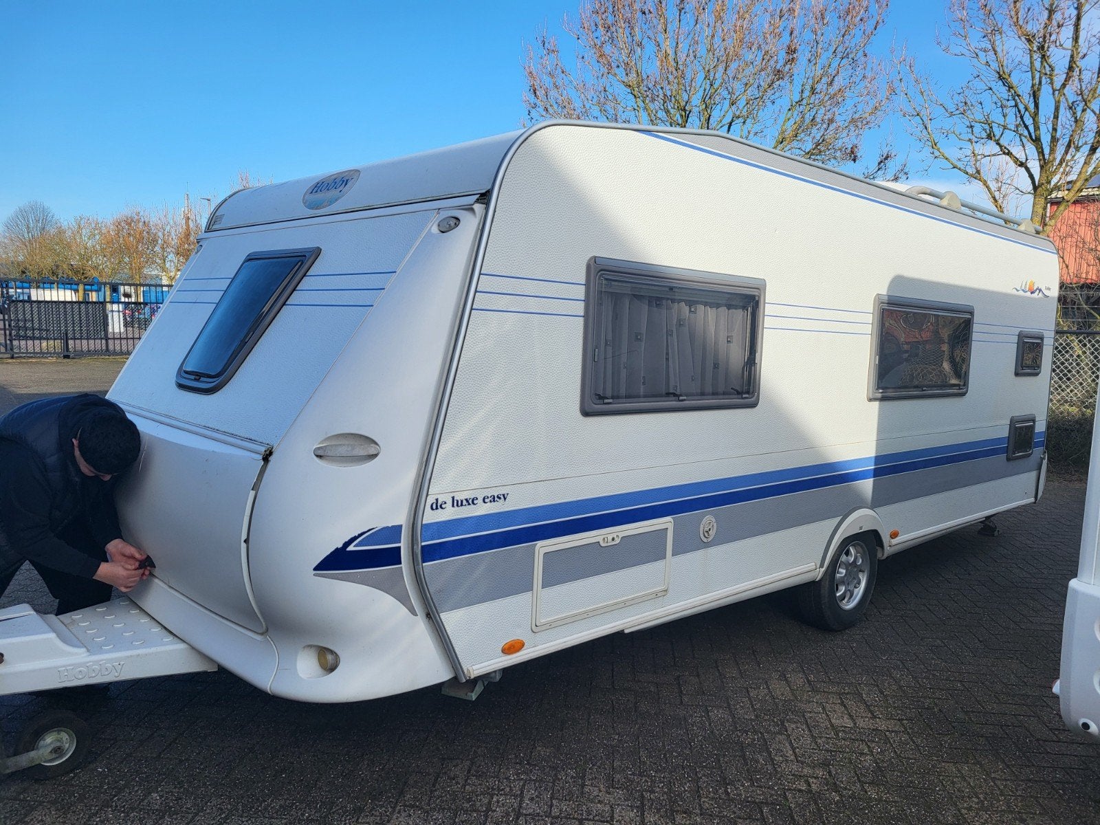Hobby 560 KMFE 2004 met airco, stapelbed en vaste watertank, Caravans en Kamperen, Rondzit, Hobby, Airco, Particulier