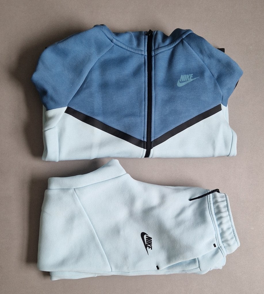 Nike Tech Fleece trainingspak 147-158, Ophalen of Verzenden, Gebruikt